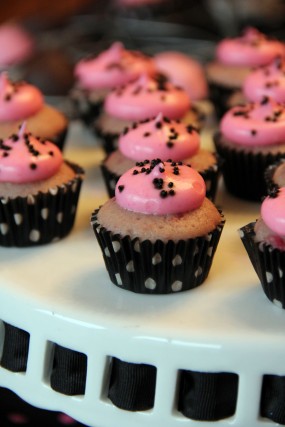 pink-and-black-bridal-shower-dessert-bar-cupcakes