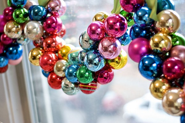 christmas-bulb-ornament-garland