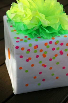 diy-neon-gift-packaging