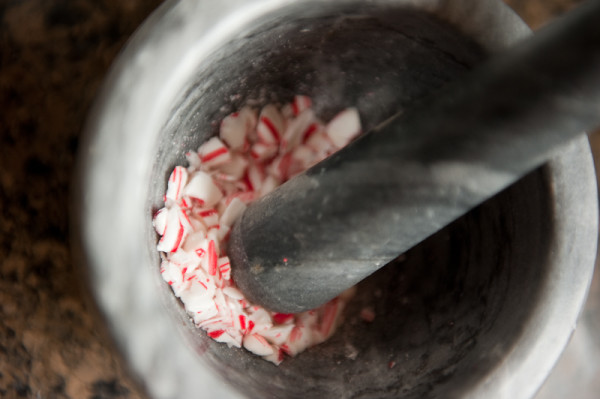 macaron-step-by-step-tutorial-stacy-able-photography-crushed-candy-canes