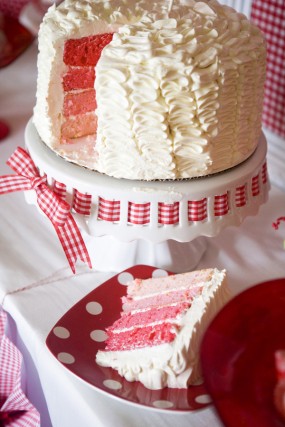 red-ombre-birthday-cake