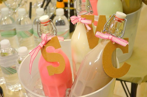 safari-baby-shower-milk-bottles