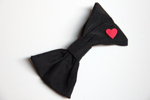 black-bow-with-heart