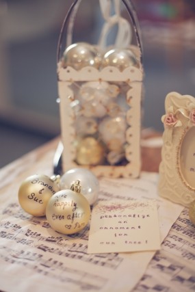 diy-ornament-guest-book