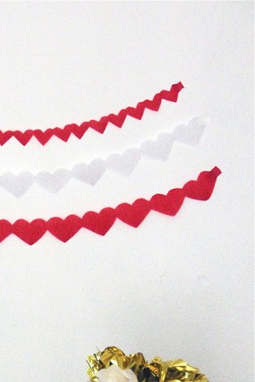 Valentine's Day DIY Heart Streamers