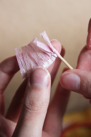 diy-toothpick-mini-paper-flowers