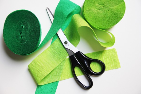 St. Patrick's Day DIY Shamrock Streamer Garland