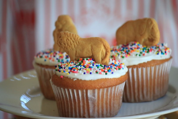 animal-cracker-cupcakes