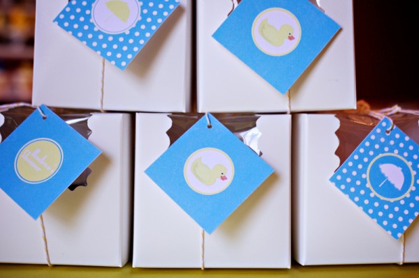 baby-shower-cupcake-favors