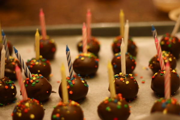birthday-candle-cake-pops