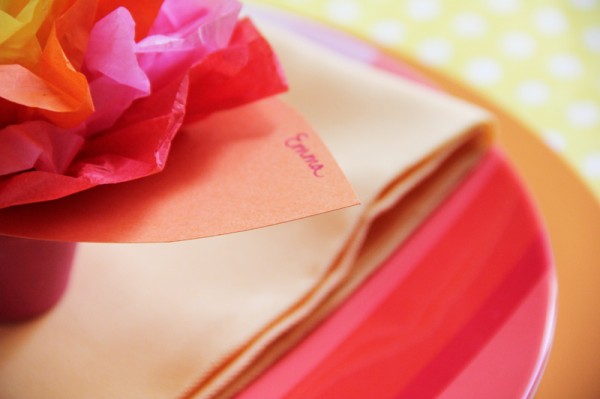 place-cards-and-paper-flowers