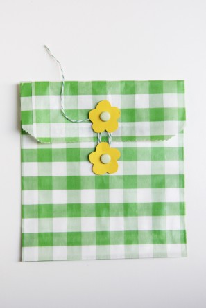 diy-flower-envelopes