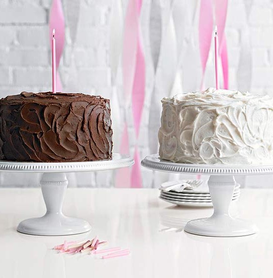 Five Ways to Frost a Cake Like a Professional
