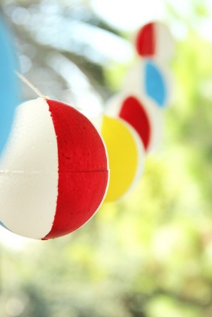 DIY Faux Beach Ball Garland