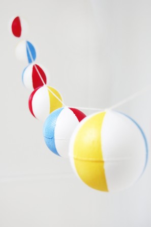 DIY Pool Party Beach Ball Garland