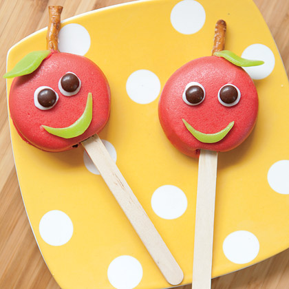 Candy Melt Oreo Cookie Pops for Back To School