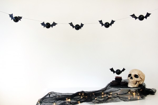 DIY Halloween Bat Garland