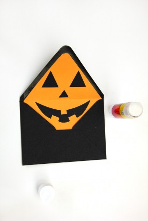 DIY Jack-o-Lantern Envelope Liners for Halloween