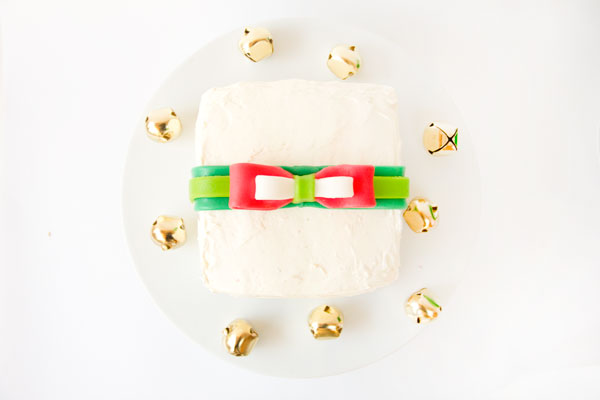 Holiday Gift Cakes with Airhead Bows | Studio DIY 