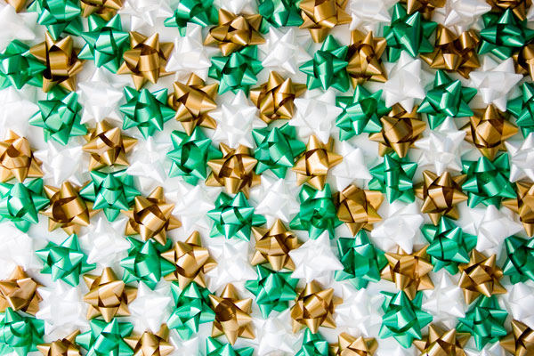 DIY Christmas Bow Backdrop