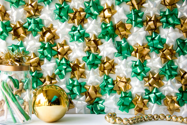 DIY Christmas Bow Backdrop