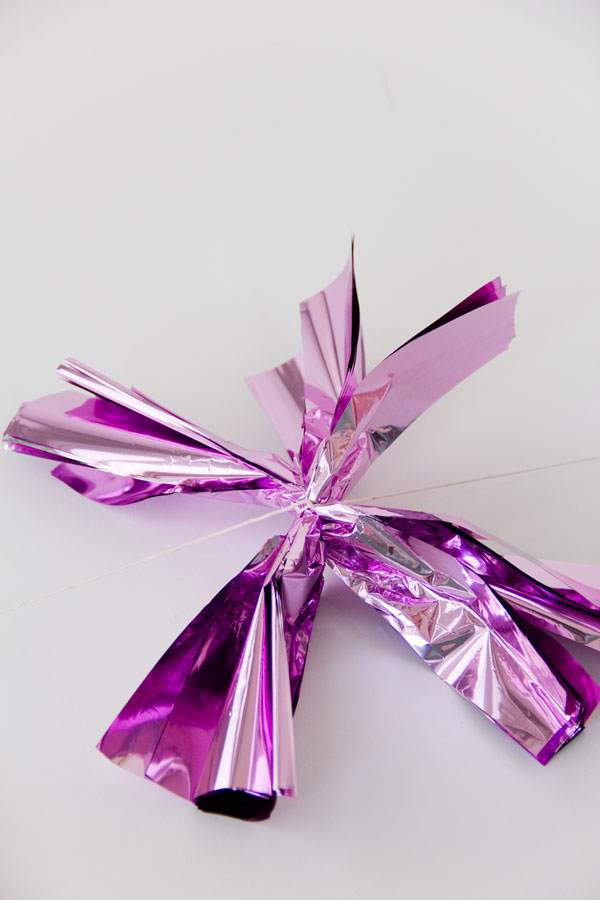 DIY Fringe Mylar Poms  Cheer gifts diy, Diy pom poms, Pom pom