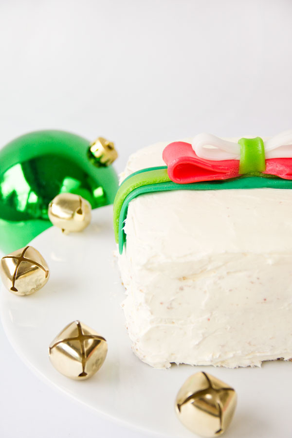 Holiday Gift Cakes with Airhead Bows | Studio DIY