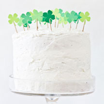 DIY-Four-Leaf-Clover-Patch-Cake-Topperthumb