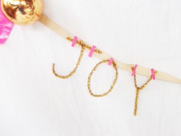 DIY Pipe Cleaner Garland