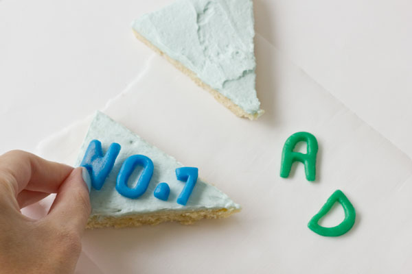 DIY Pennant Flag Cookies Step 4