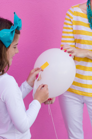 DIY Wonder Class: How to Place Stickers onto your Balloon, Wonder Balloons