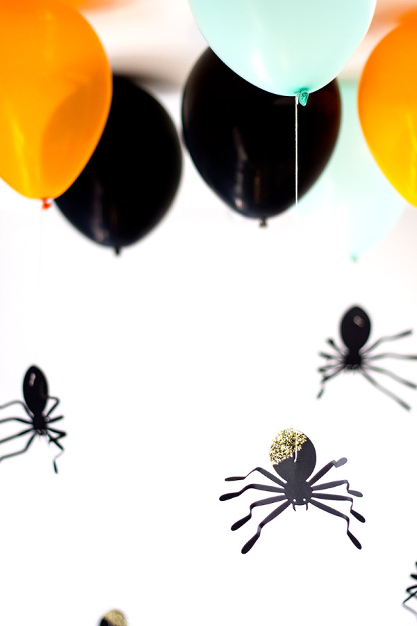 DIY Hanging Spider Balloons