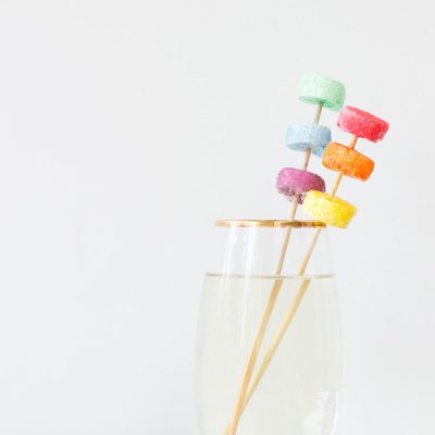 DIY-Rainbow-Marshmallow-Drink-Stirrers3-600×900