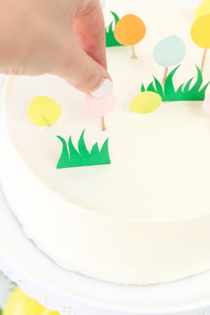 How to Make an Egg Hunt Cake