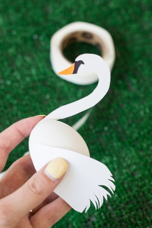 DIY Swan Easter Egg