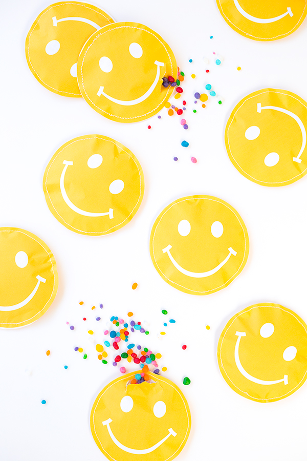 DIY Smiley Face Favor Pouches