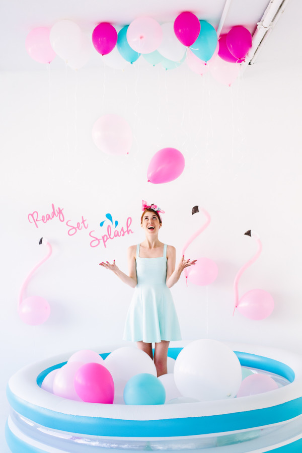 DIY Pool Party Balloon Photo Booth