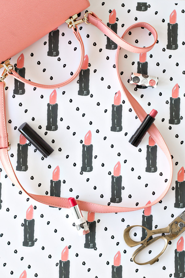 Lipstick wrapping paper and a pink purse 