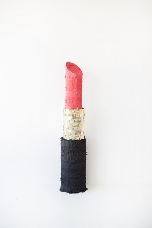 DIY Lipstick Piñata