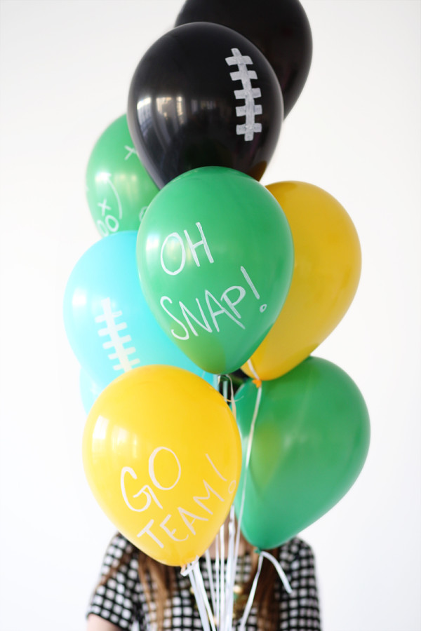 Three Quick Ways to Decorate Balloons for The Super Bowl