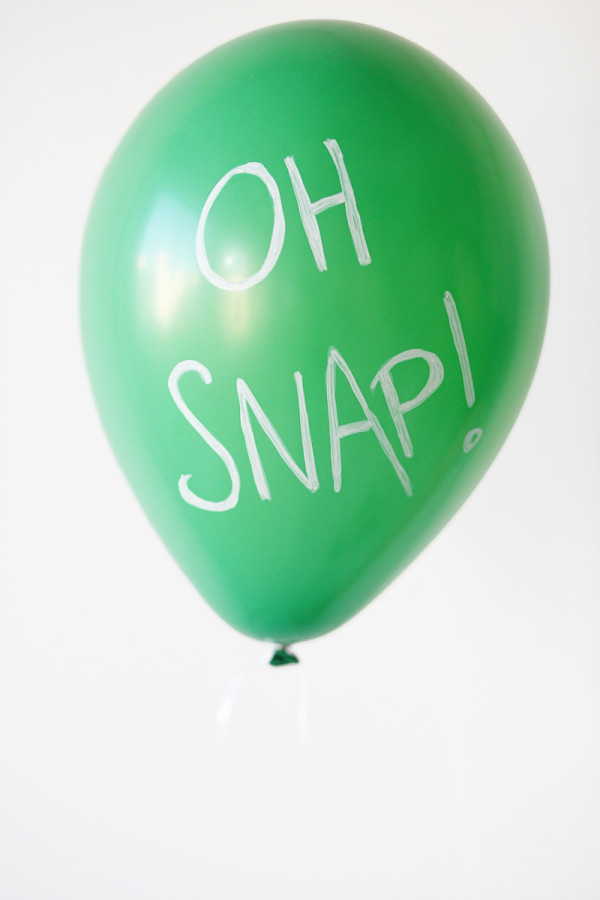 Green balloon that says \"oh snap\"