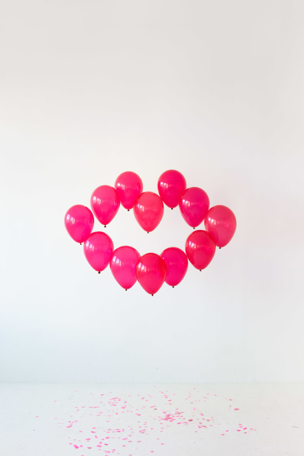 DIY Giant Balloon Kiss