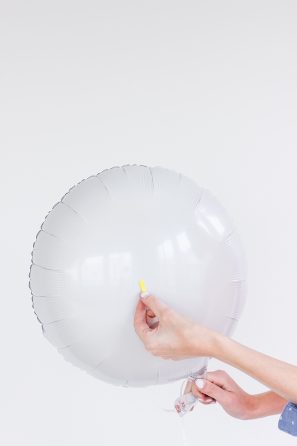 A white balloon 