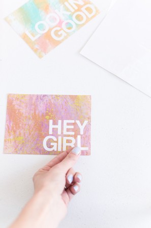 A pink card that says \"hey girl\"