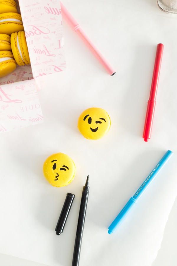 DIY Emoji Macarons