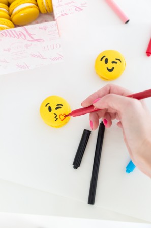 Emoji macaron and pens