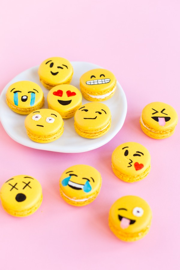 DIY Emoji Macarons