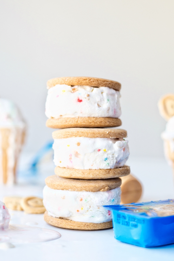 Dunkaroo Ice Cream Sandwiches (Recipe!) | studiodiy.com