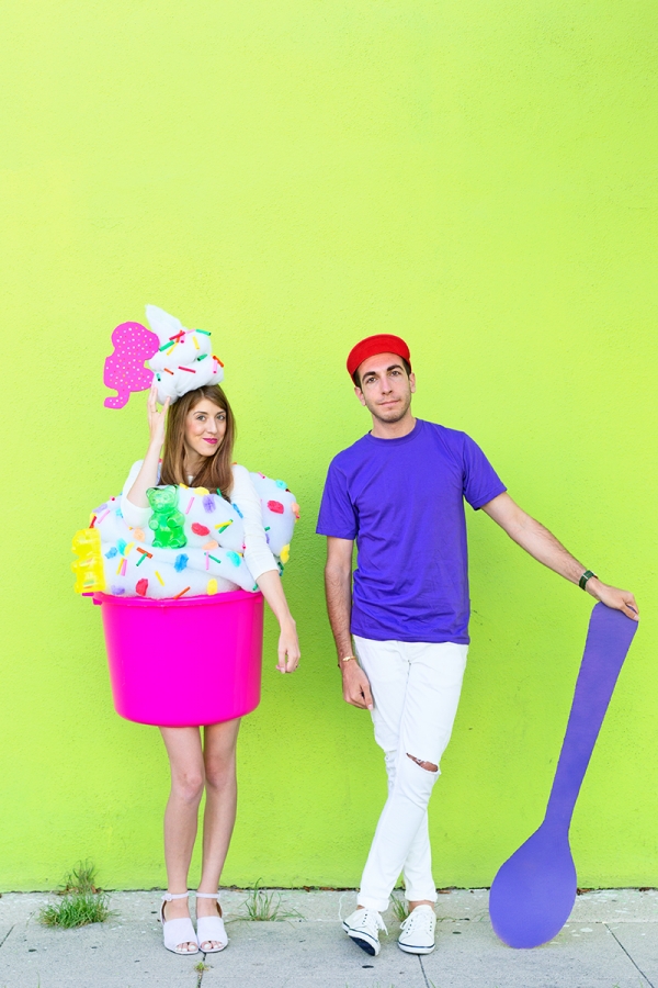 DIY Fro-yo and Fro-yo Guy Couples Costume | studiodiy.com