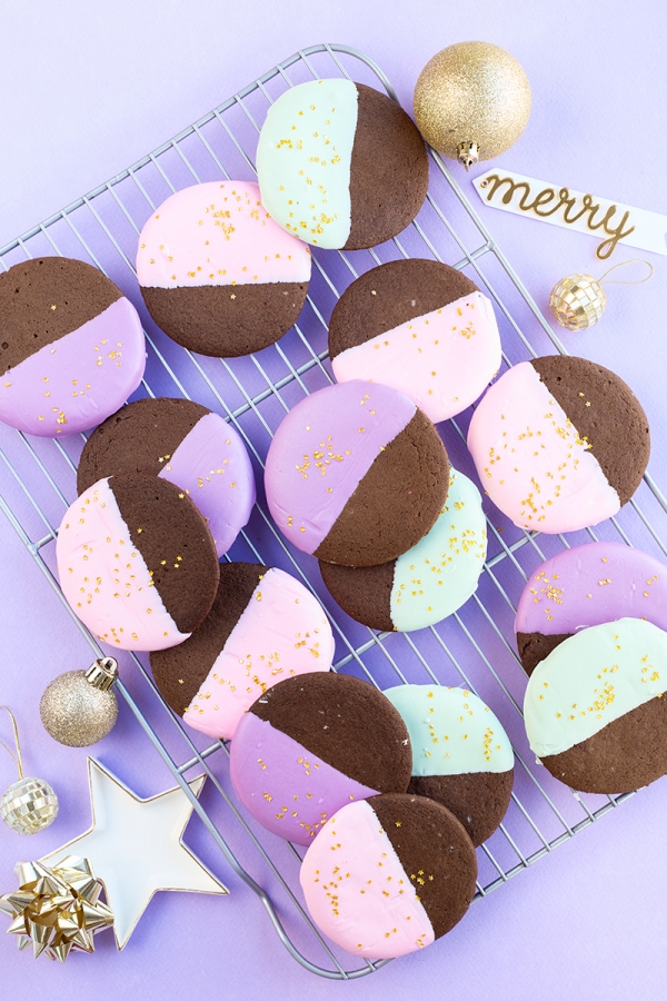 Color Dipped Gingerbread Cookies | studiodiy.com